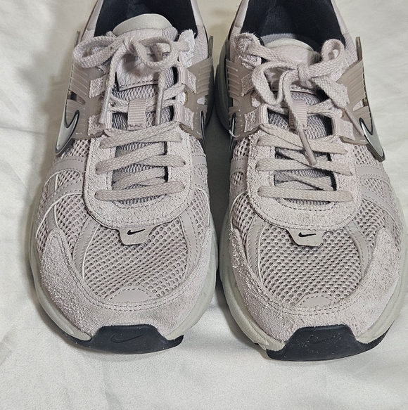 NIKE V2K RUN 'PLATINUM VIOLET' Sz 8.5 - Picture 11 of 12